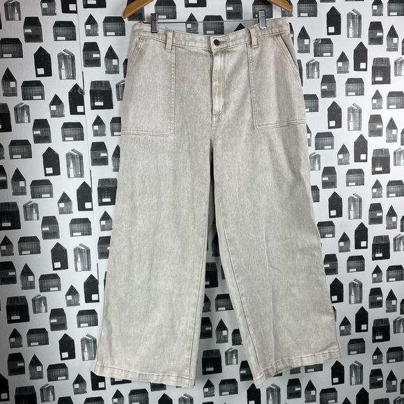 Universal Thread NWOT High Rise Cropped Jeans